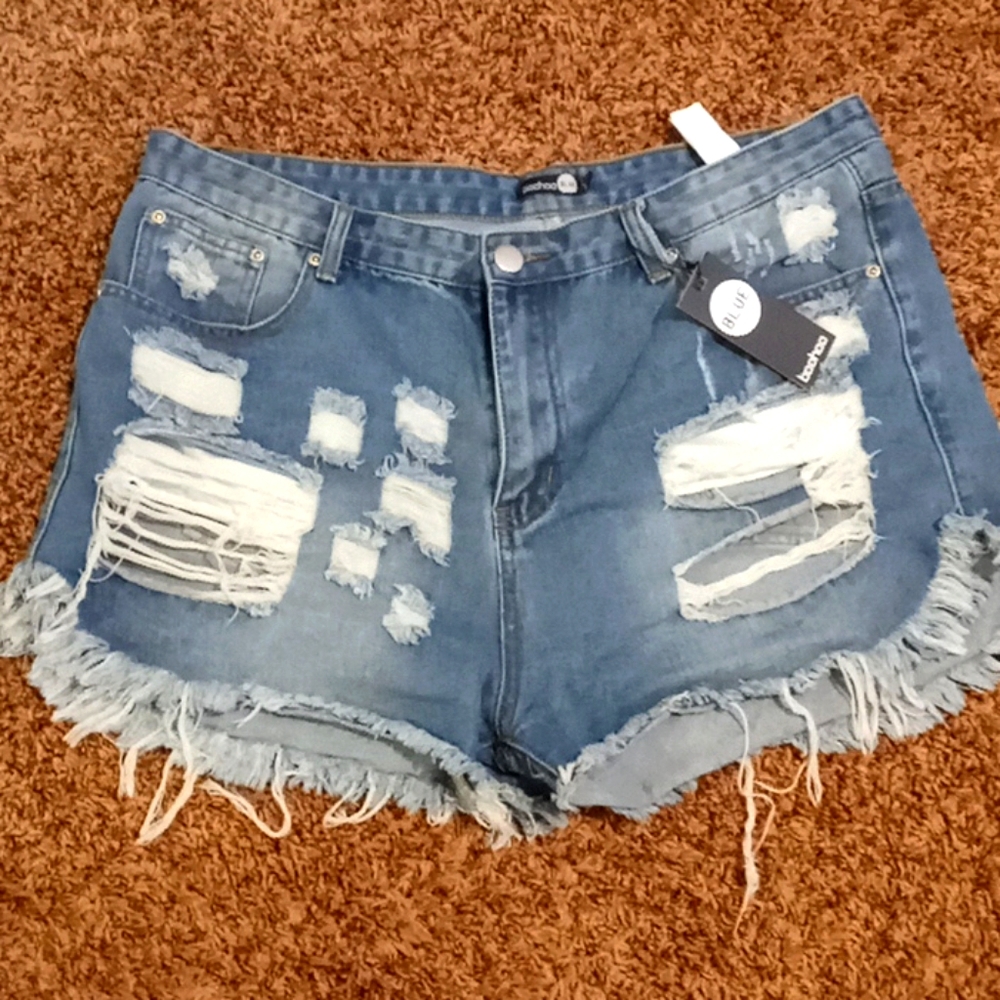 Boohoo plus size 18 distressed jean shorts